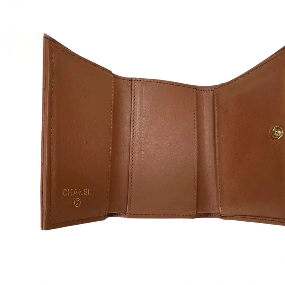 Chanel 19 Trifold Flap Compact Wallet Brown‎